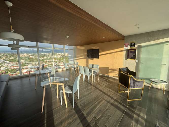 APARTAMENTO EN LAS ALTURAS, FULL EQUIPADO, A/C Y PARQUEO TECHADO