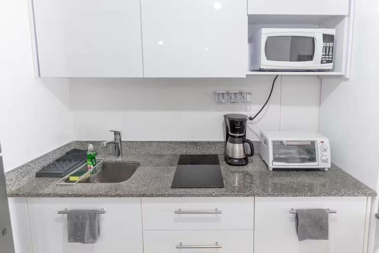 APARTAMENTO EN LAS ALTURAS, FULL EQUIPADO, A/C Y PARQUEO TECHADO
