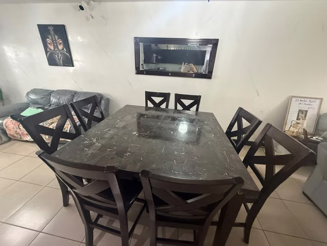 SE VENDE COMEDOR DE MARMOL EN PROMOCION 