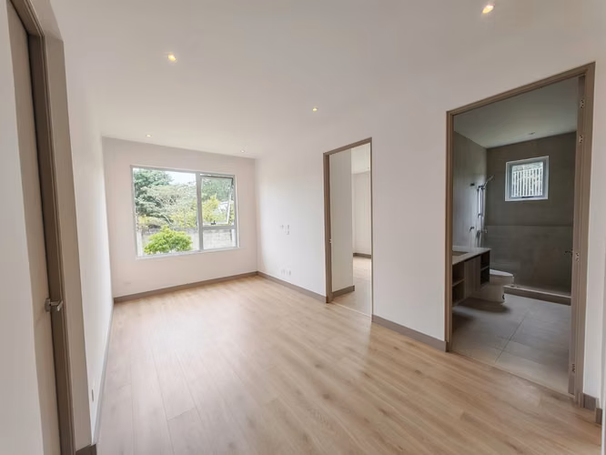 ALQUILE Y ESTRENE APARTAMENTO AMPLIO EN CONDOMINIO DIKANA EN GUACHIPELIN DE ESCAZU - Imagen 9