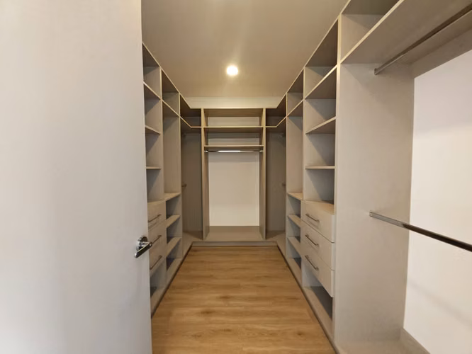 ALQUILE Y ESTRENE APARTAMENTO AMPLIO EN CONDOMINIO DIKANA EN GUACHIPELIN DE ESCAZU - Imagen 13