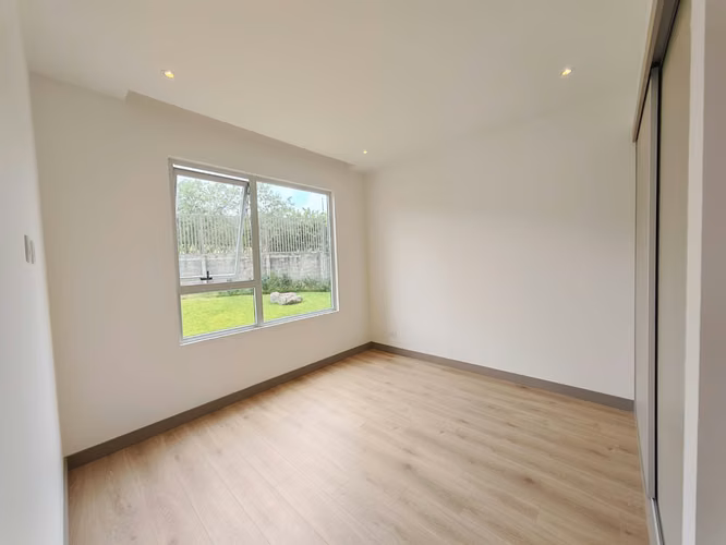 ALQUILE Y ESTRENE APARTAMENTO AMPLIO EN CONDOMINIO DIKANA EN GUACHIPELIN DE ESCAZU - Imagen 17