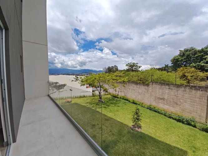 ALQUILE Y ESTRENE APARTAMENTO AMPLIO EN CONDOMINIO DIKANA EN GUACHIPELIN DE ESCAZU - Imagen 12