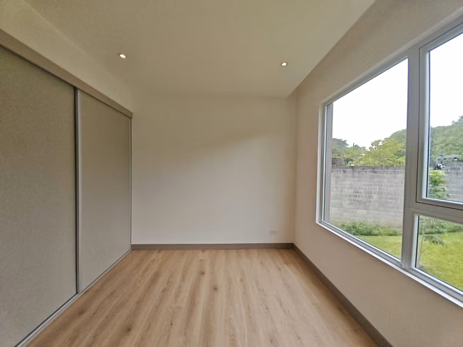ALQUILE Y ESTRENE APARTAMENTO AMPLIO EN CONDOMINIO DIKANA EN GUACHIPELIN DE ESCAZU - Imagen 15