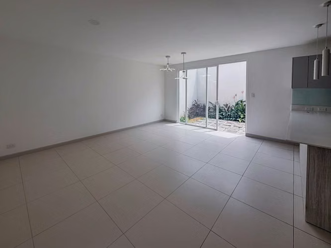 CASA EN ALQUILER EN NASARA | DISEÑO CONTEMPORÁNEO Y LÍNEA BLANCA - Imagen 2