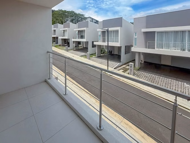 CASA EN ALQUILER EN NASARA | DISEÑO CONTEMPORÁNEO Y LÍNEA BLANCA - Imagen 12