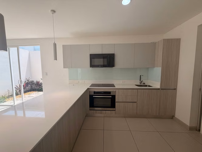 CASA EN ALQUILER EN NASARA | DISEÑO CONTEMPORÁNEO Y LÍNEA BLANCA - Imagen 4