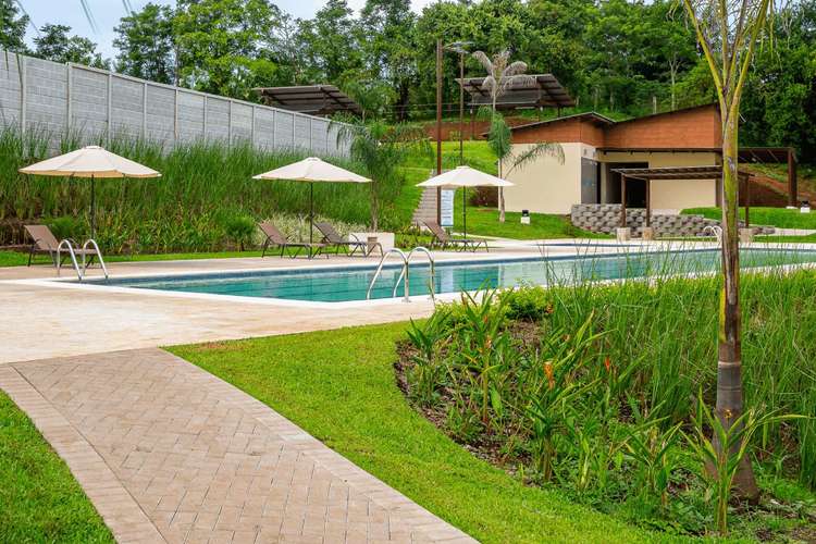 Hermoso Lote en Condominio Altabrisa, 250 m2, totalmente plano, listo para construir. Lote #7. - Imagen 2