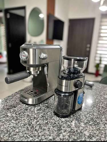 Cafetera compacta de espresso y cappuccino BVSTEM7200 Oster Perfecto estado
