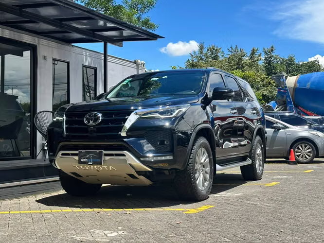 TOYOTA FORTUNER SRV