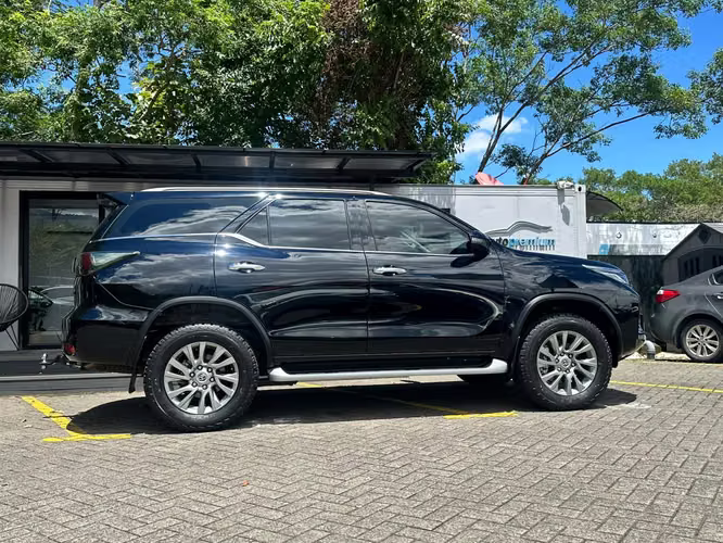 TOYOTA FORTUNER SRV - Imagen 15