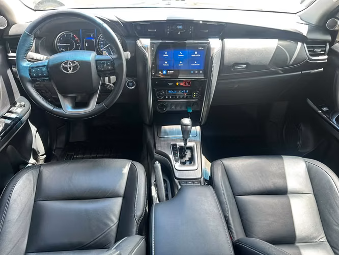 TOYOTA FORTUNER SRV - Imagen 8
