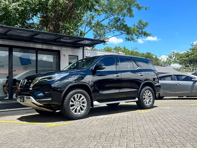 TOYOTA FORTUNER SRV - Imagen 2