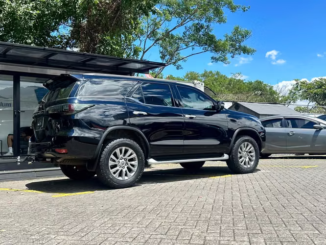 TOYOTA FORTUNER SRV - Imagen 11