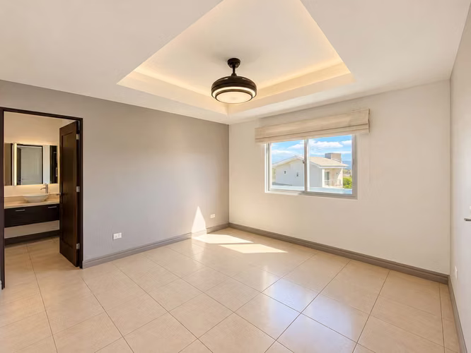 ALQUILER DE CASA EN CONDOMINIO RIO PALMA, GUACHIPELIN ESCAZÚ* - Imagen 10