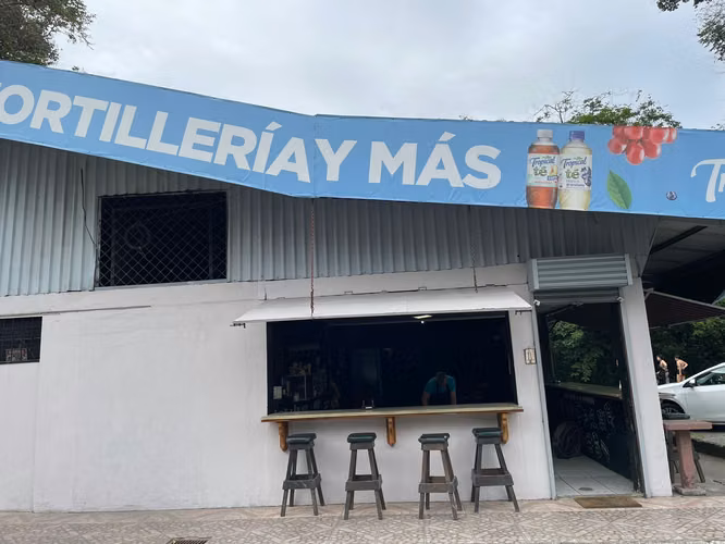 Local comercial de 900 m² sobre la Ruta 32, Guápiles: ideal para logística, bodega o restaurante - Imagen 9