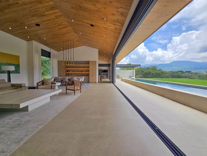 Lujosa casa full amueblada con piscina privada y vista en Hacienda Espinal San Rafael de Alajuela - Imagen 4