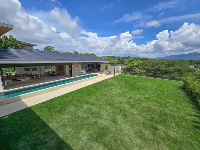 Lujosa casa full amueblada con piscina privada y vista en Hacienda Espinal San Rafael de Alajuela - Imagen 7