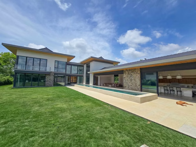 Lujosa casa full amueblada con piscina privada y vista en Hacienda Espinal San Rafael de Alajuela - Imagen 2