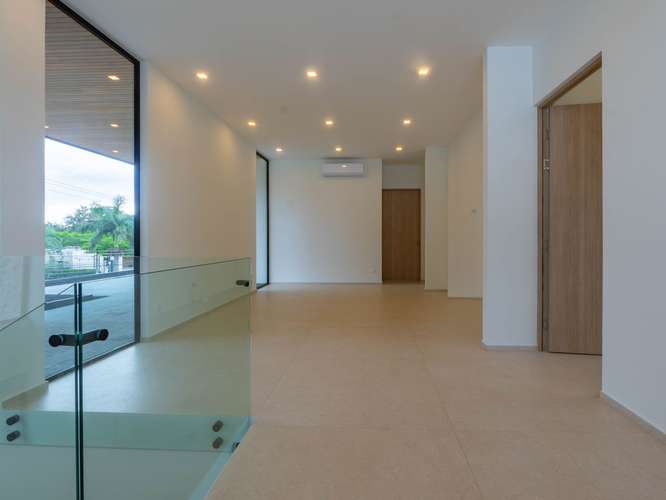 Casa a estrenar en Valle del Sol con piscina y acabados de lujo - Imagen 9