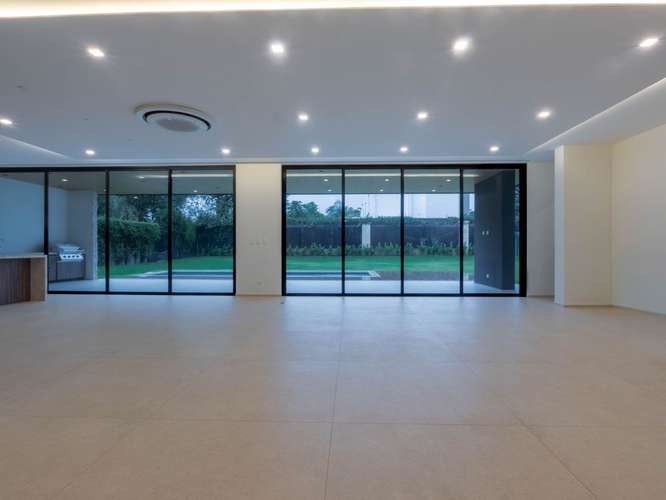 Casa a estrenar en Valle del Sol con piscina y acabados de lujo - Imagen 2