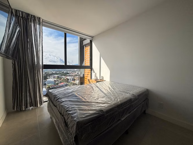 ¿TE IMAGINAS VIVIR EN UN PISO 18 CON BALCÓN AMPLIO?  Apartamento equipado en Nunciatura | Lavaseca + Parqueo - Imagen 9