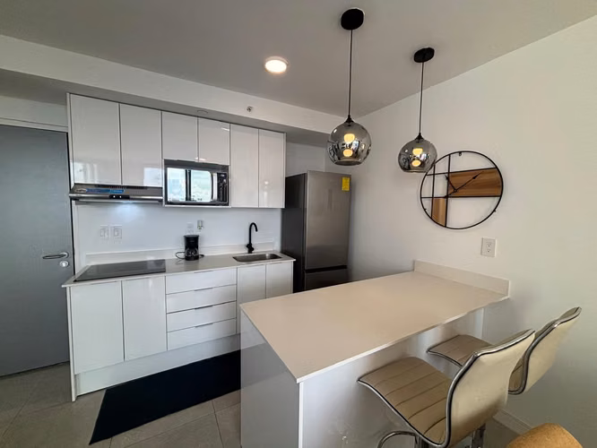 ¿TE IMAGINAS VIVIR EN UN PISO 18 CON BALCÓN AMPLIO?  Apartamento equipado en Nunciatura | Lavaseca + Parqueo - Imagen 5