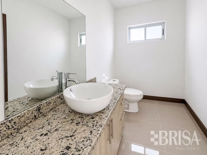 Casa en Trejos Montealegre, Escazú | 2 habitaciones, oficina y cuarto de servicio - Imagen 4