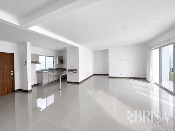 Casa en Trejos Montealegre, Escazú | 2 habitaciones, oficina y cuarto de servicio - Imagen 3