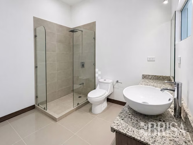 Casa en Trejos Montealegre, Escazú | 2 habitaciones, oficina y cuarto de servicio - Imagen 14