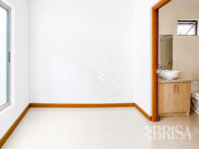 Casa en Trejos Montealegre, Escazú | 2 habitaciones, oficina y cuarto de servicio - Imagen 6