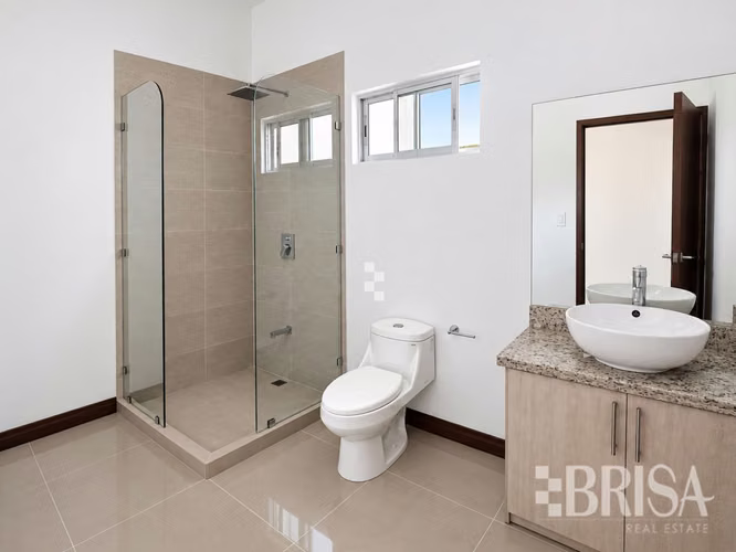 Casa en Trejos Montealegre, Escazú | 2 habitaciones, oficina y cuarto de servicio - Imagen 16