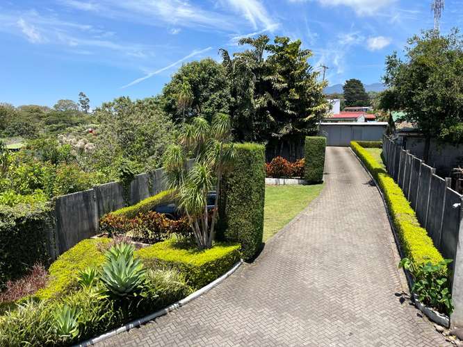 Casa en venta en Ángeles de San Rafael Heredia, elegante casa y amplias zonas verdes con rancho BBQ, estaque con peces - Imagen 19