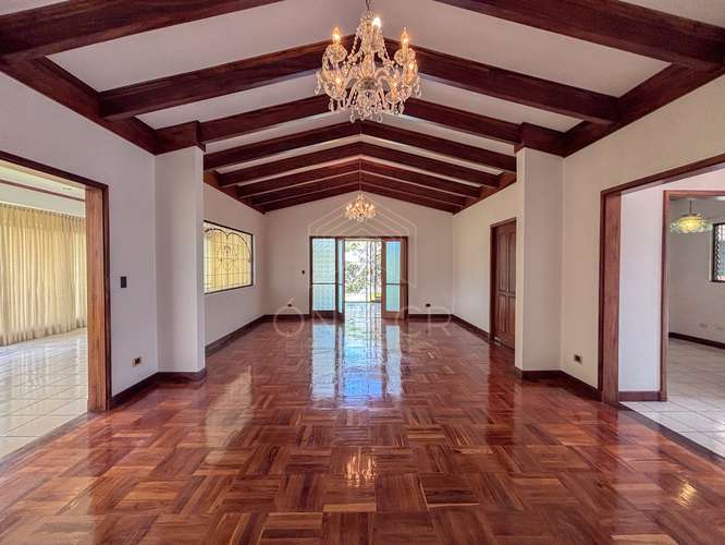 Casa de Una Planta en Alquiler en Pinares de Curridabat 4 habitaciones con Jardín - Imagen 5