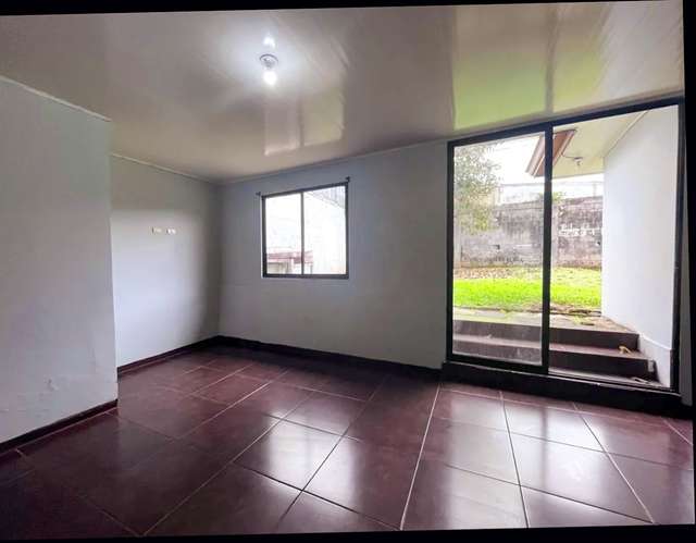 Pet Friendly Independent House with Extensive Garden in San Pedro!