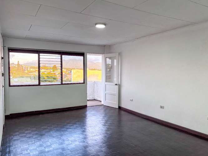 Amplia sala - Apartamento en San Pedro con Vista Panorámica