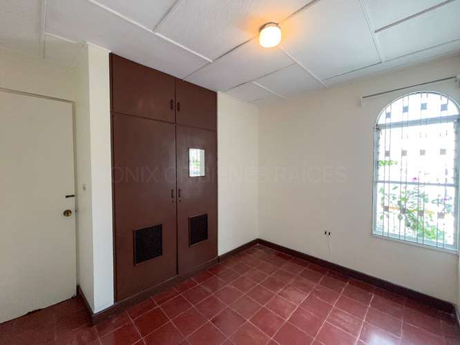 Casa amplia Independiente con 4 parqueos | San Vicente de Moravia - Imagen 9