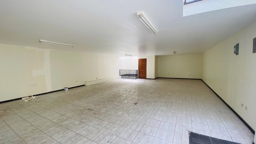 Se alquile Bodega o Local Comercial en Tibás, muy céntrico, segunda planta, Sin Parqueo - Imagen 2