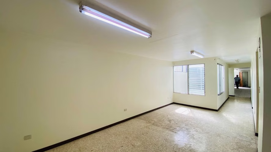 Se alquile Bodega o Local Comercial en Tibás, muy céntrico, segunda planta, Sin Parqueo - Imagen 5