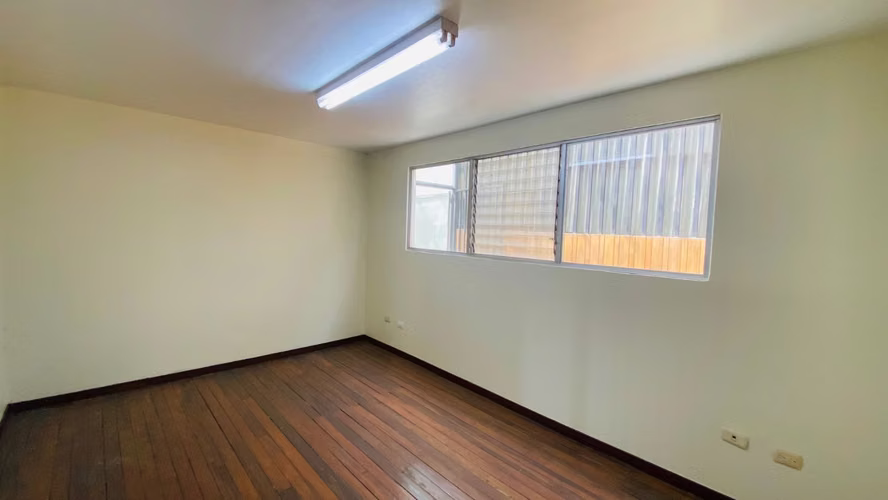 Se alquile Bodega o Local Comercial en Tibás, muy céntrico, segunda planta, Sin Parqueo - Imagen 3