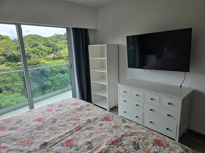 Hermoso apartamento con espectacular vista al bosque  - Imagen 4