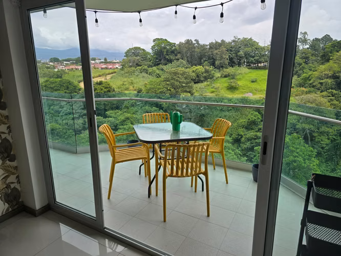 Hermoso apartamento con espectacular vista al bosque  - Imagen 2