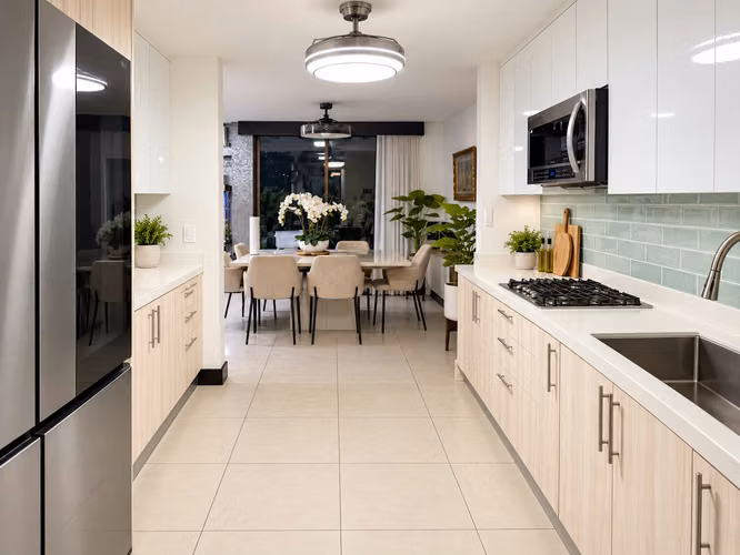 VENTA DE MODERNA CASA 3 NIVELES EN PARQUES DEL SOL, SANTA ANA  - Imagen 4
