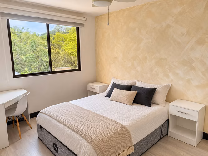 VENTA DE MODERNA CASA 3 NIVELES EN PARQUES DEL SOL, SANTA ANA  - Imagen 14