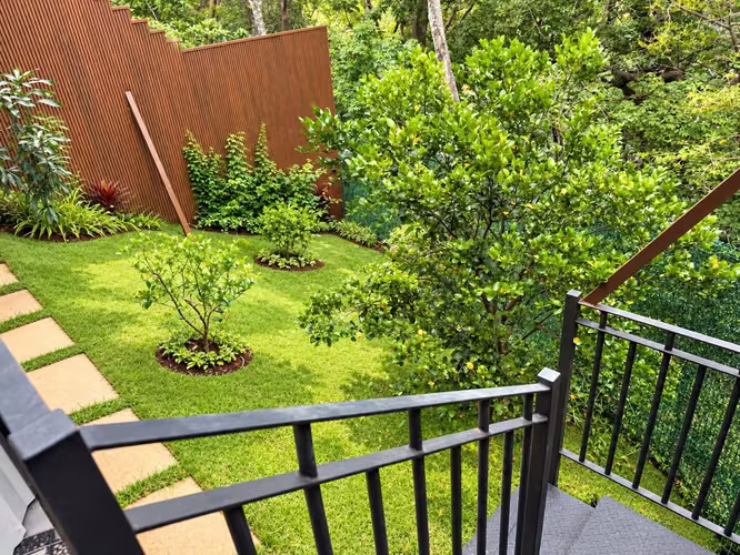 VENTA DE MODERNA CASA 3 NIVELES EN PARQUES DEL SOL, SANTA ANA  - Imagen 11