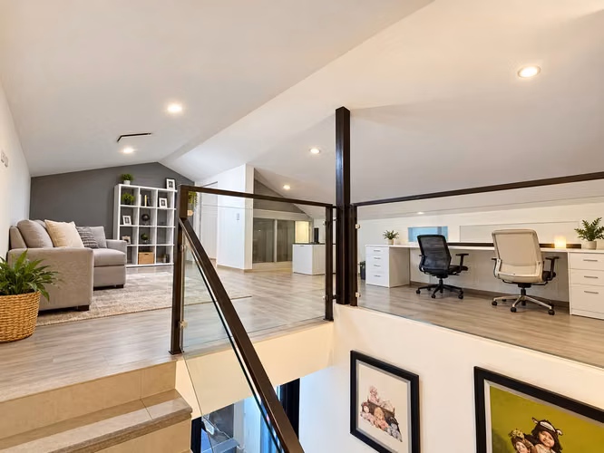 VENTA DE MODERNA CASA 3 NIVELES EN PARQUES DEL SOL, SANTA ANA  - Imagen 7