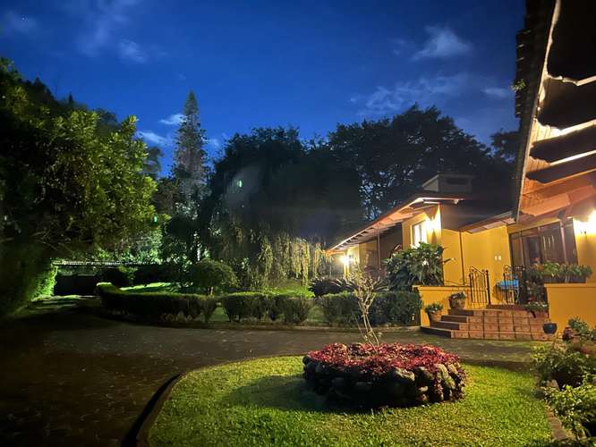 Venta de Casa Independiente en San Antonio, Escazú