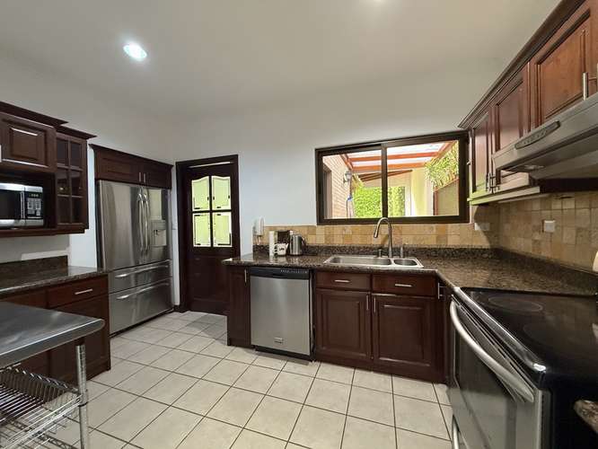 Casa Familiar Parcialmente Amueblada en Alquiler en Santa Ana | Condominio Puerta de Hierro ID24043 - Imagen 5