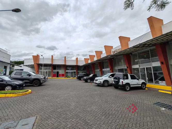 Oportunidad de Inversión: Local Comercial en Venta o Alquiler en Escazú, San Rafael