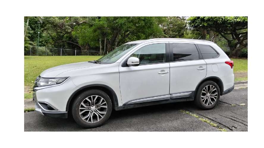 VENDO MITSUBISHI OUTLANDER 2017 EXCELENTE ESTADO - Imagen 2